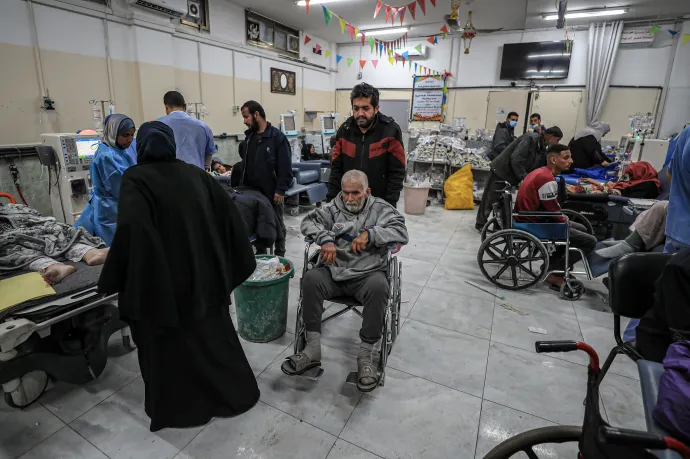 Sebesültek a Hán Júnisz kórházban 2024. február 22-én – Fotó: Jehad Alshrafi / Anadolu / Getty Images