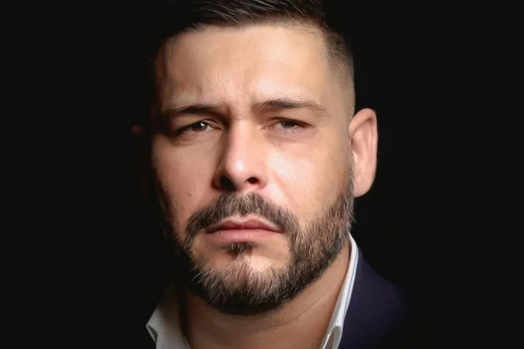 Osváth Zsoltról közölt helyreigazítás miatt felmondott a Pesti Srácok munkatársa