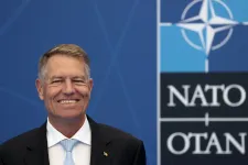 Románia elnöke indul a NATO főtitkári tisztségéért