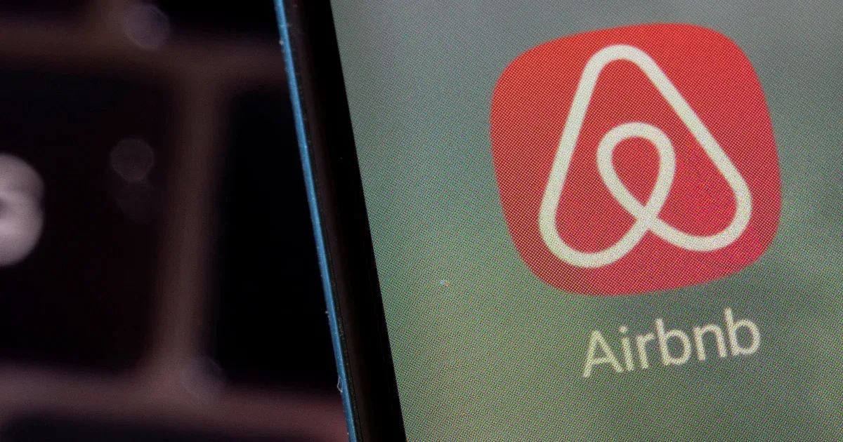 Szigorít az Airbnb: betiltják a beltéri biztonsági kamerák használatát