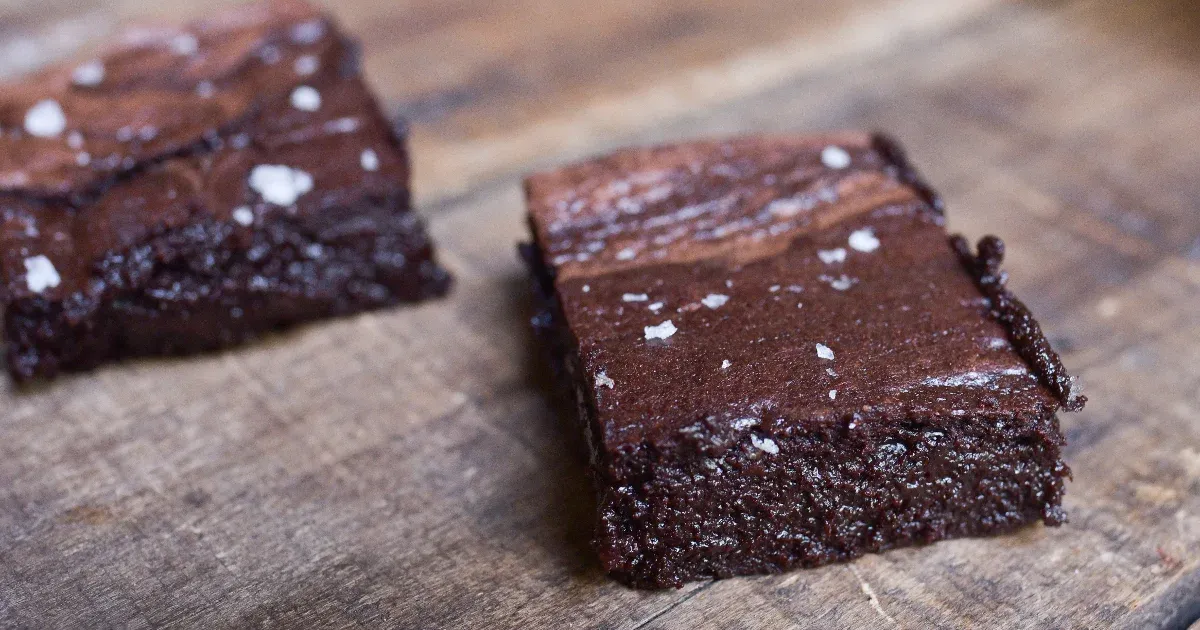 Mitől lesz a brownie belül lágy, de a tetején roppanós?