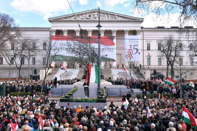 Március 15-én Orbán visszatér Budapestre, Magyar Péter zászlót bont, az ellenzék külön is lesz, meg nem is
