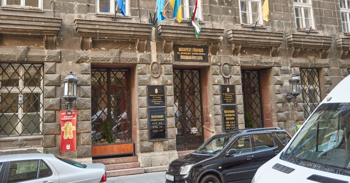 Lakást ad a VI. kerületi polgármester a bicskei gyerekotthon áldozatainak