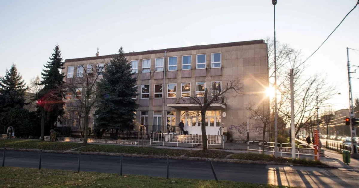 A katolikus egyház átvenné a zuglói Jókai Mór általános iskola fenntartását, de sok szülő ellenzi