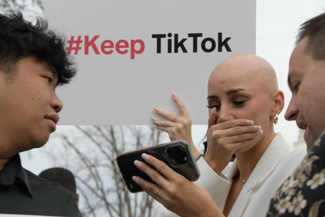 Megszavazta az amerikai képviselőház a TikTok betiltásához vezető törvényt