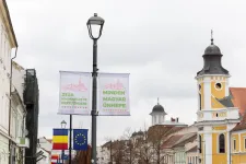 Először kapott piros-fehér-zöld ünnepi dekorációt Kolozsvár