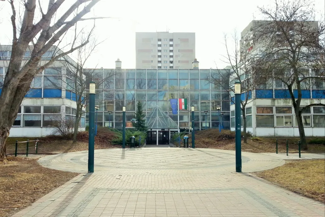 A Veres Péter Gimnázium igazgatója azt szeretné, ha lecsengene az iskola körüli felhajtás