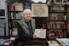 „60 éve gyűjtöm a '48-as ereklyéket” – a történelmi múzeum is Kolozsvár híres antikváriumosától kölcsönöz emléktárgyakat