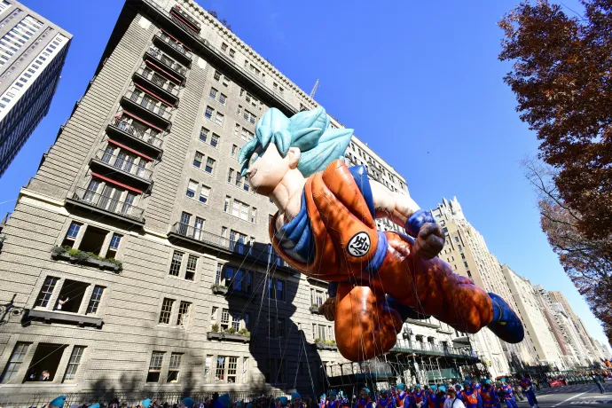 Óriás Goku figura a 97. hálaadás napi parádén New Yorkban 2023. november 23-án – Fotó: Eugene Gologursky / 2023 Getty Images