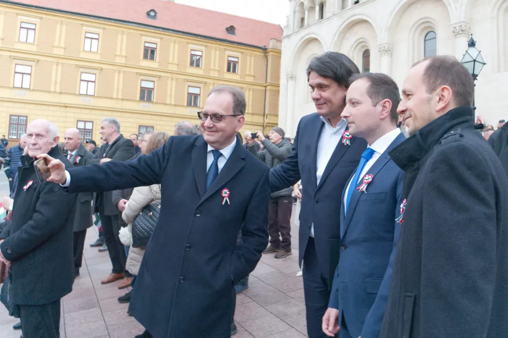 Deutsch Tamás részeg matrózként irányító brüsszeli bürokraták rémképével indította az EP-kampányt Pécsen