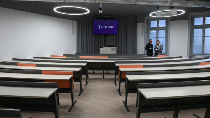 Több ezer oktató szólalt fel az egyre méltatlanabb bérek ellen három nagy állami egyetemen