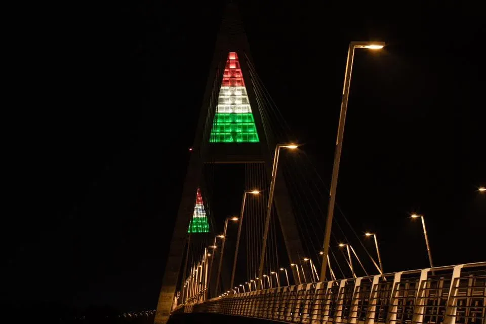 Piros-fehér-zöld fényekbe öltöztetik a Megyeri hidat