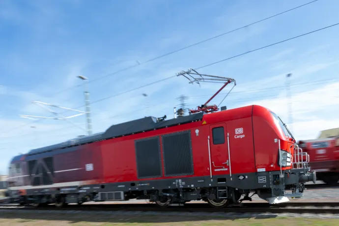 Újabb 9 távolsági vonatot és 23 új elektromos mozdonyt vásárol Románia