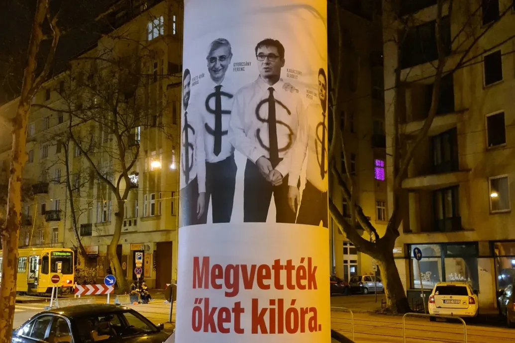 Új plakátokkal lökte be a CÖF a dollározós-baloldalazós szekeret
