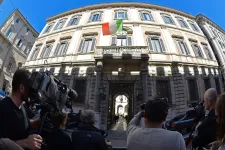 Berlusconi szexpartis palotájába költöznek a külföldi tudósítók, akikkel 25 évig nem állt szóba