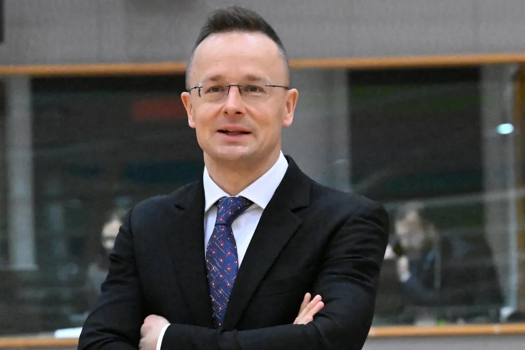 Szijjártó átengedte az EU új ukrán katonai segélykeretét, de szerinte ez nem ró ránk terhet