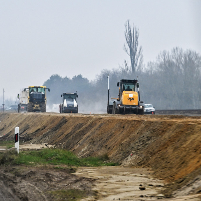 Olcsóbban építenek, és elcsaklizzák a forgalmat a Budapest-Belgrád vasútról a szerbek