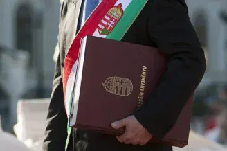 Csak két utónevet lehet bejegyeztetni a jövőben egy törvénymódosítás szerint