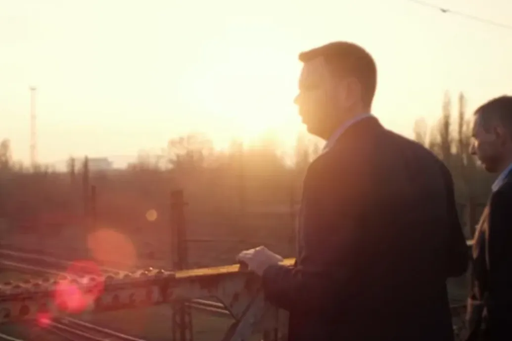 Vitézy a politikai videók atyaúristenével rúgta be a kampányát