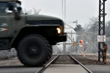 Felborult egy katonai utánfutós teherautó az M5-ön