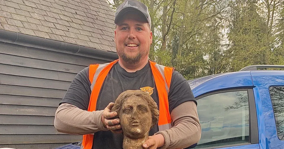An 1,800-year-old Roman statue has been found under a car park in Great Britain