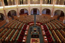 Népszava: 14 év alatt egyetlen ellenzéki javaslat sem jutott el a szavazásig a parlamentben gyermekvédelmi témában