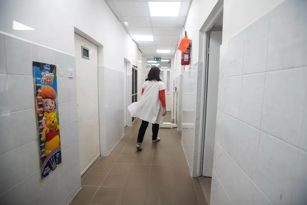 Összekötnék az EESZT-t a KRÉTA-val, még több adminisztrációs teher hárulhat a gyerekorvosokra