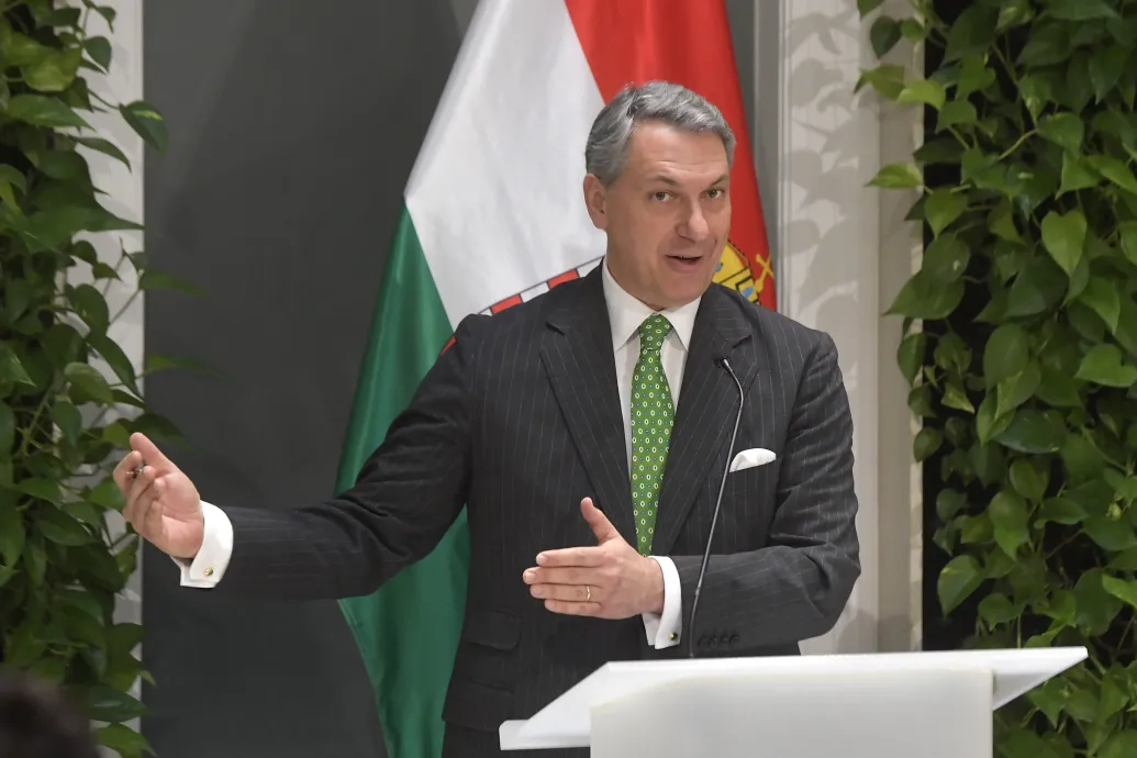 Lázár János osztrák fűszeres-közértesnek hívta a Spart, amit szerinte szőröstül-bőröstül meg kéne venni