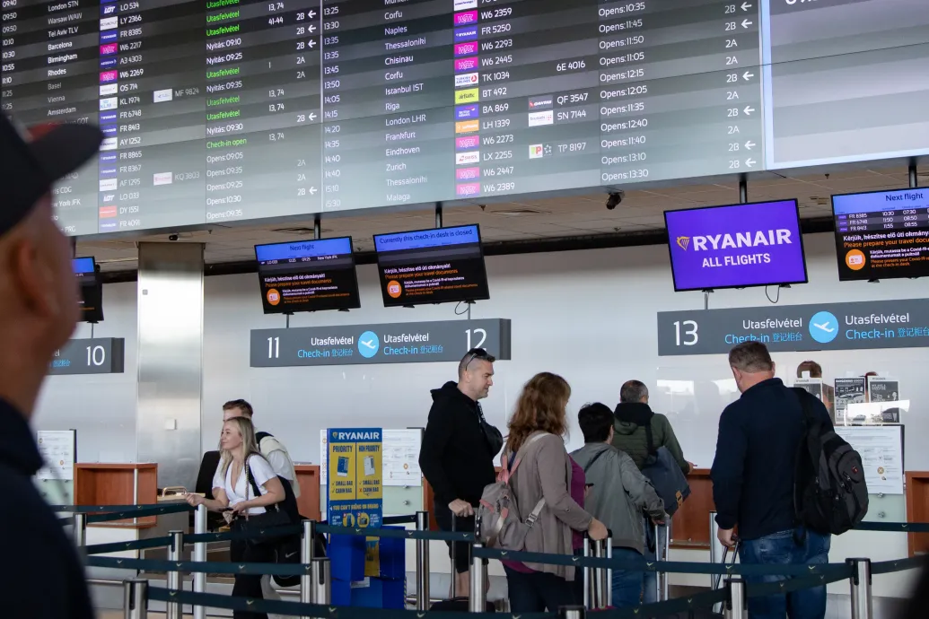 Bíróság elé állítanak egy tádzsik férfit, aki rendőröket fenyegetett meg a repülőtéren