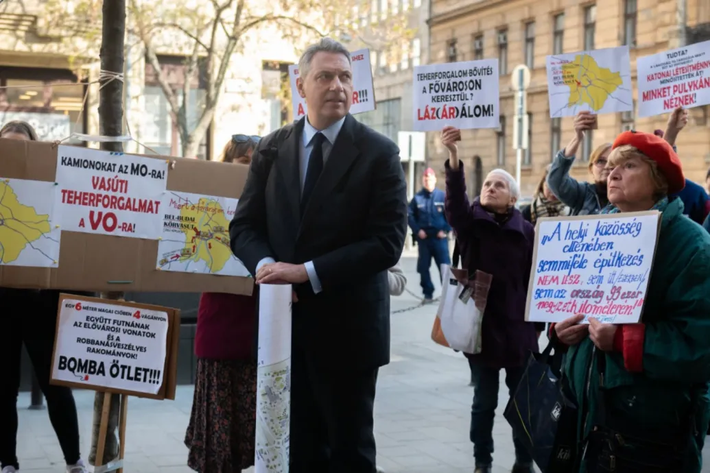 Vitézy: Lázár János nem sikeres közlekedési miniszter. Lázár: Milyen szerencse, hogy ezt nem Vitézy dönti el