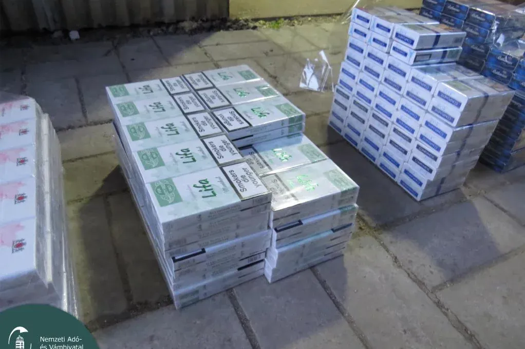 Zárjegy nélküli cigit árult egy nyírségi bababolt, egymásnak adták a kilincset a férfi vásárlók