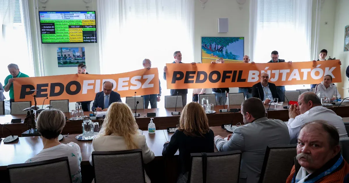 Repkedő korrupciós húszezresek és elhallgatott óvodai abúzus – zajos testületi üléssel indult a kampány Óbudán
