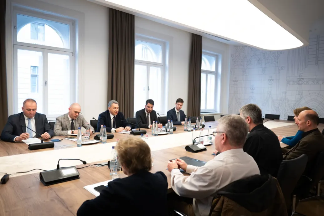 Lázár: Minden fát sajnálok, amit a Déli Körvasút építése miatt ki kellett vágni