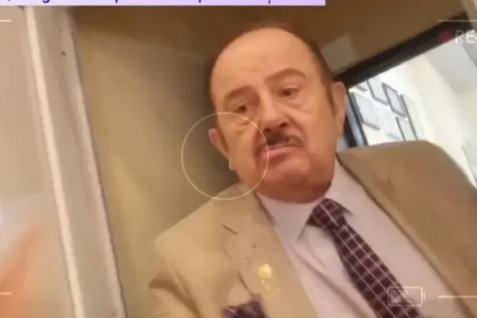 Az újságírókra támadt Gorj megye jogosítvány nélkül balesetet okozó volt prefektusa