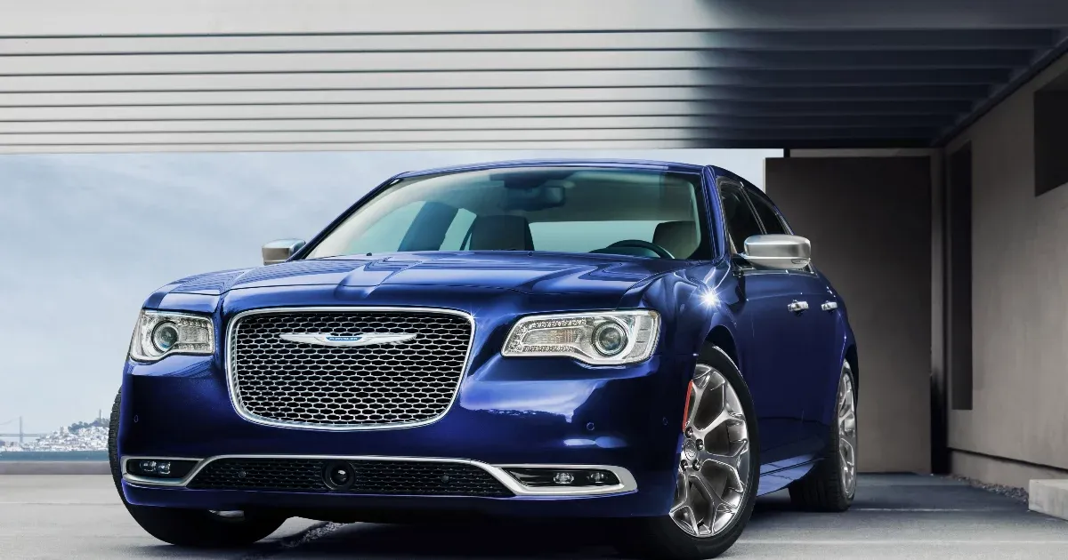 Légzsákhiba miatt közel 300 ezer autót hív vissza a Chrysler és Dodge