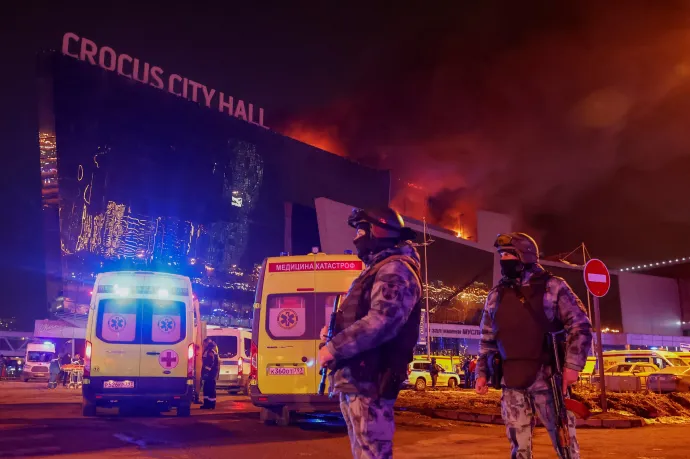 Fegyveresek tüzet nyitottak egy Moszkvához közeli koncertteremben, robbanások is voltak, 93 halott lehet