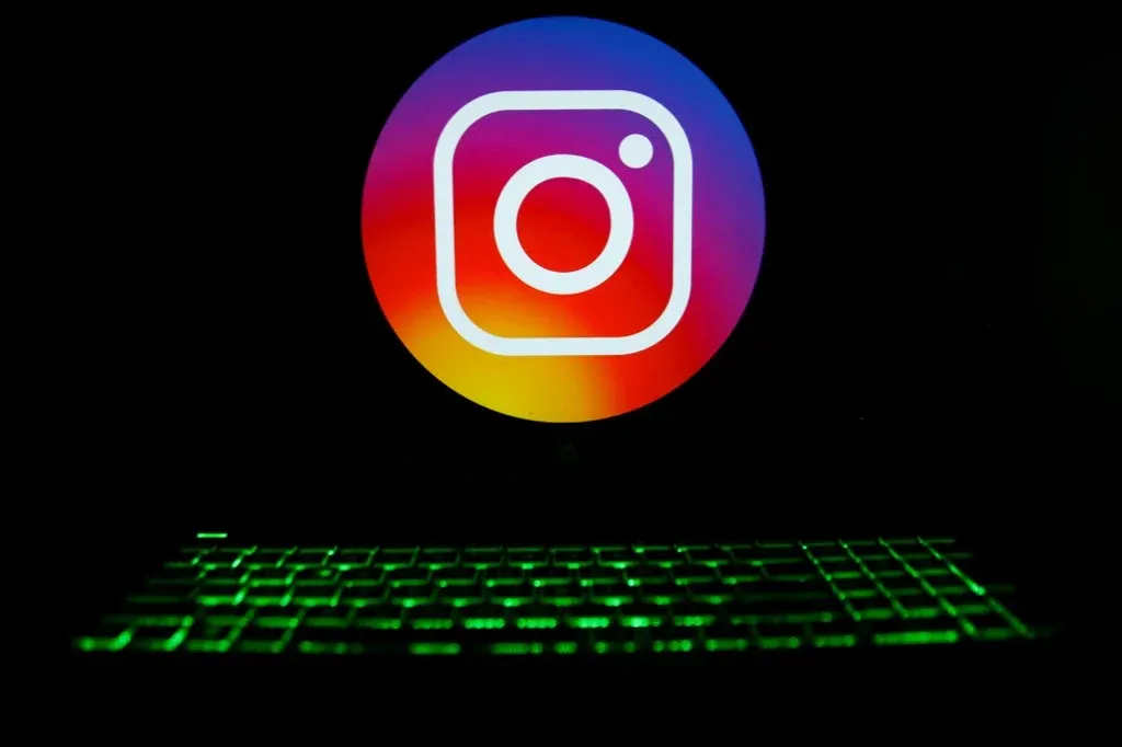 Letekeri az Instagram a politikai tartalmakat