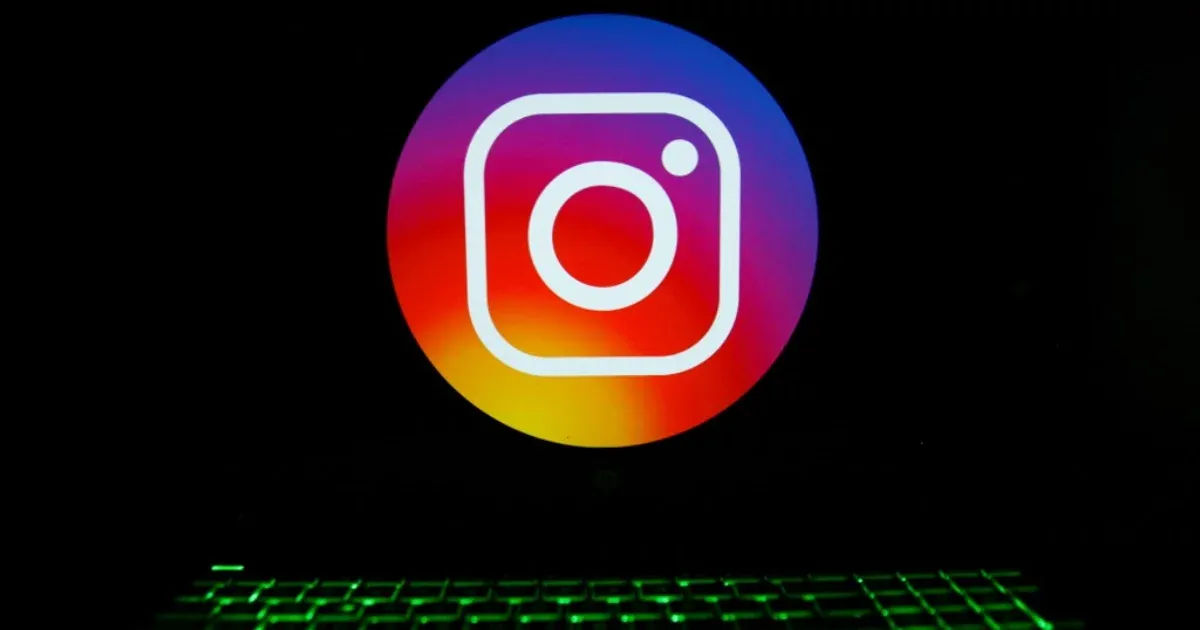 Letekeri az Instagram a politikai tartalmakat