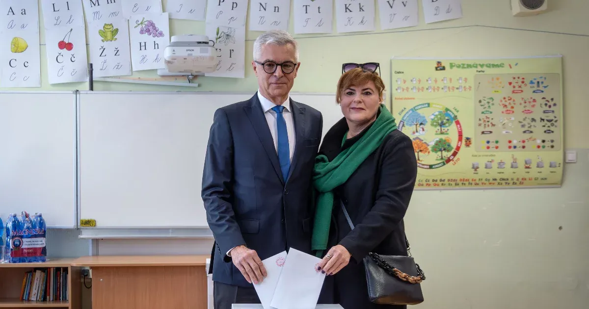El ex Ministro de Asuntos Exteriores Ivan Korčuk ganó la primera vuelta de las elecciones presidenciales eslovacas