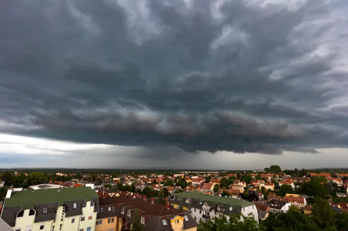 Több vármegyére figyelmeztetést adtak ki zivatar veszélye miatt
