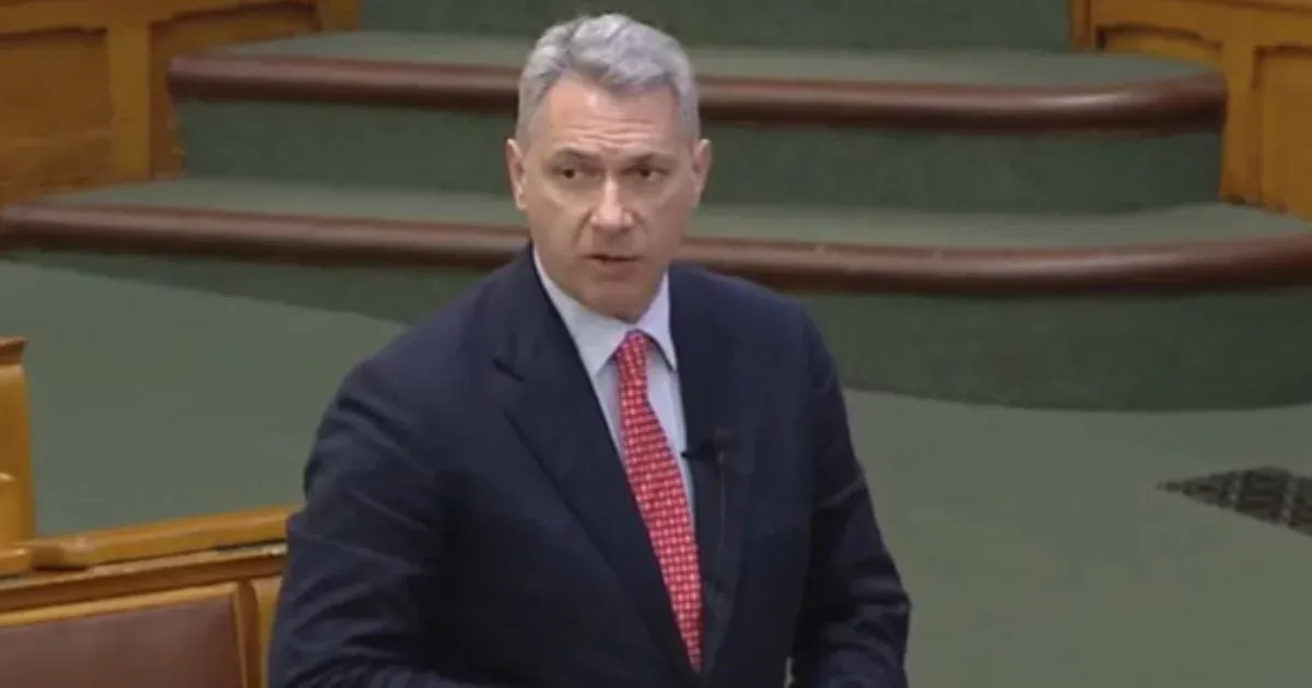 Lázár: Elsődleges feladatom nem az, hogy mi épül Rákosrendezőn, hanem a szemét elvitetése