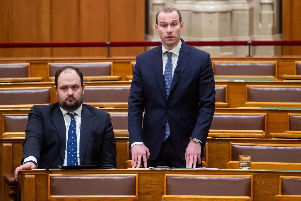A Fidesz kommunikációs igazgatója is Magyar Péter állítólagos erőszakosságáról posztolt