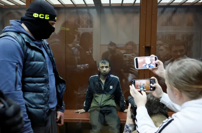 A támadás egyik gyanúsítottja, Shamsidin Fariduni meghallgatáson a moszkvai Baszmannij kerületi bíróságon 2024. március 25-én – Fotó: Shamil Zhumatov / Reuters
