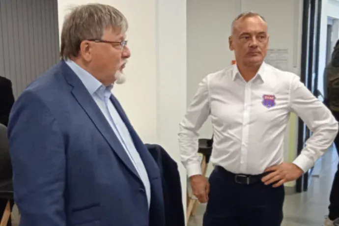 Borkai szerint Dézsi megütött valakit, Dézsi azt mondta, lehet, a rendőrségnek kellene Borkait „bevarrni”