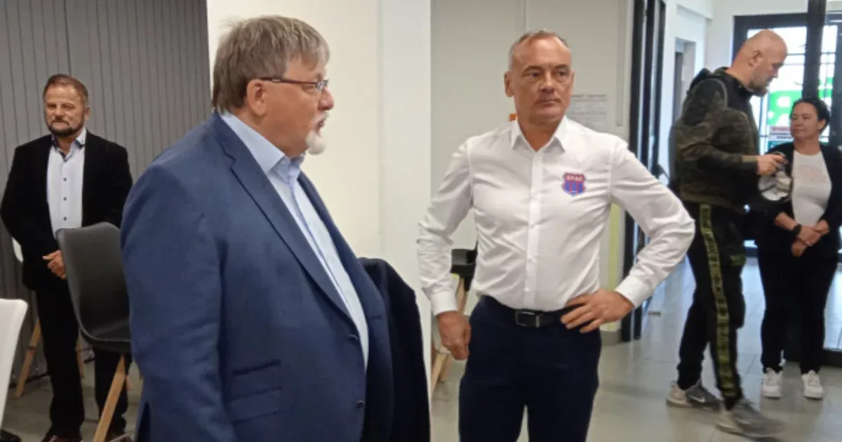 Borkai szerint Dézsi megütött valakit, Dézsi azt mondta, lehet, a rendőrségnek kellene Borkait „bevarrni”