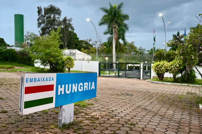 Pizzával és ágyneművel fogadták a magyar nagykövetségen Bolsonarót, az ügy sok kérdést vet fel