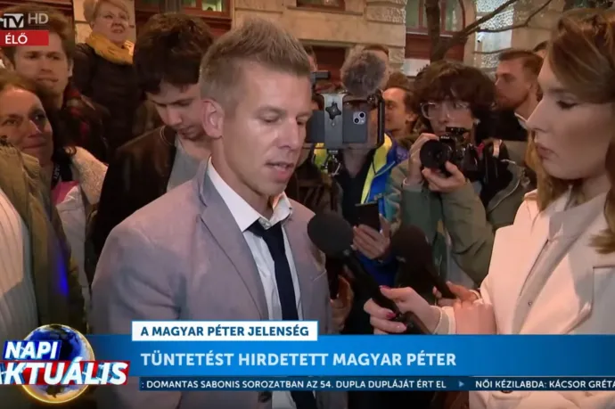 Zúgott a „Mocskos Megafon!”, amikor Magyar Péter a Hír TV-nek adott élő interjút