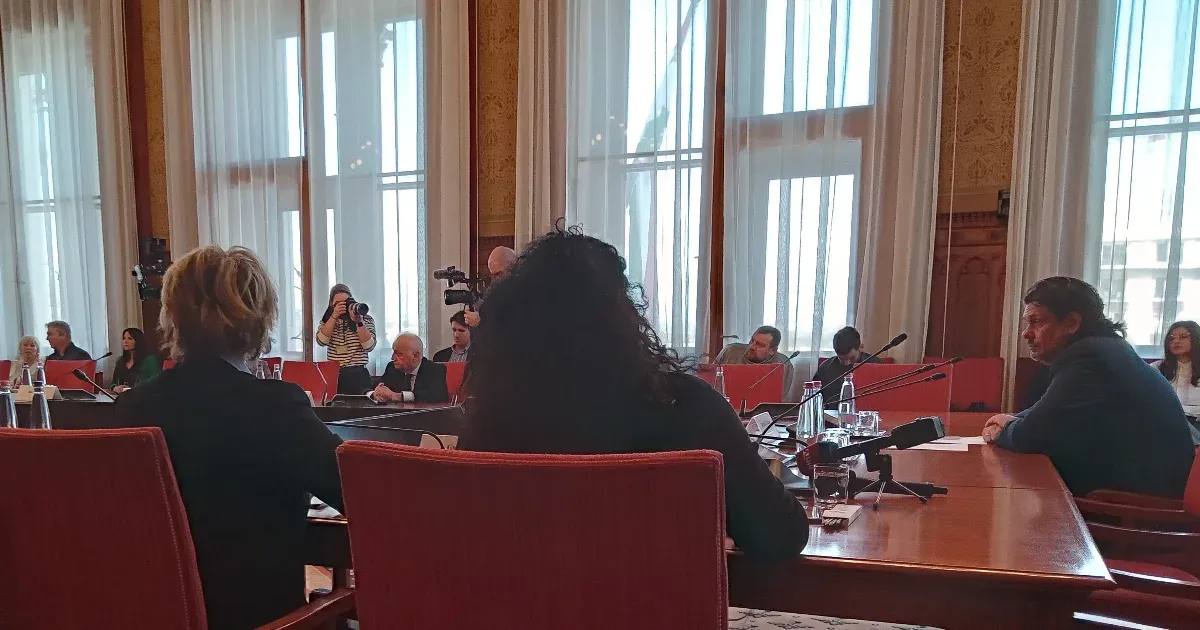 Hazaárulás, pedofilok, delirálás – Deutsch Tamással rendeztek vitát az ellenzékről és EU-pénzekről