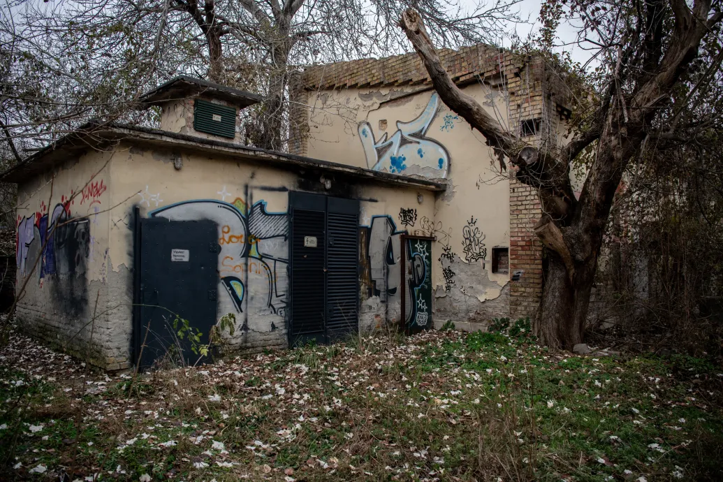 Zugló segít a Rákosrendezőről kitelepített jogcím nélküli lakóknak, de csak ha van zuglói lakcímük