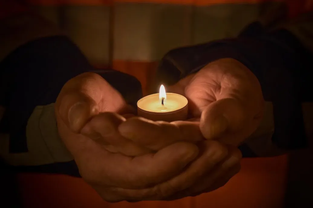 Már éppen indultak volna a közutasok a padkarendezés után, amikor egy kisbusz halálra gázolta egyiküket